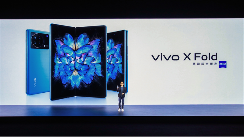 VIVO发布首款折叠屏手机，可折叠30万次，售价8999元起！_新华报业网