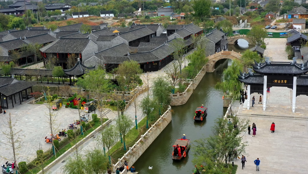 旅游.jpg