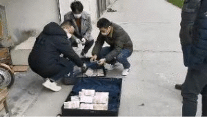 t3_(62X147X379X358)158106274523647361495850009046.gif